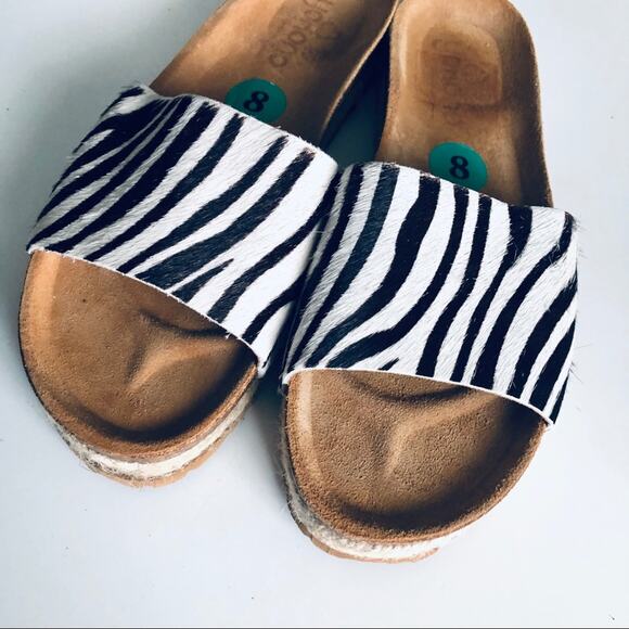 Yokono Women's 8 Calf Hair Animal Print Orthotic Comfort Slide Sandal - Picture 4 of 16